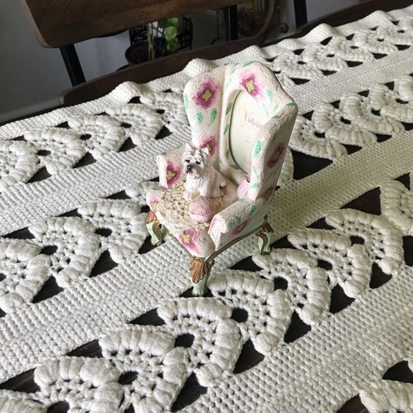 DEZINE Vintage Cottagecore Ceramic Comfy Chair Picture Frame - Picture 9 of 16